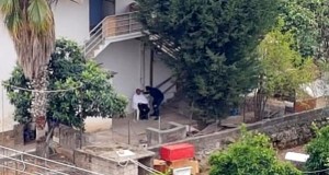 Antalya’da ‘merdiven altı’ tıraş